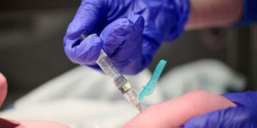 Речь идёт не только о вакцинах: родители отказываются от других плановых профилактических процедур для новорожденных.