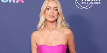 По сообщениям, Джеки О рассматривает возможность подачи судебного иска против своего работодателя.