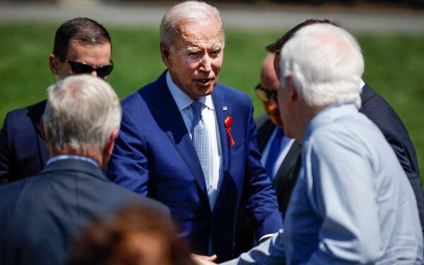 Джон Корнин прибегает к тактике «выжженной земли», чтобы спасти свое место в Сенате.