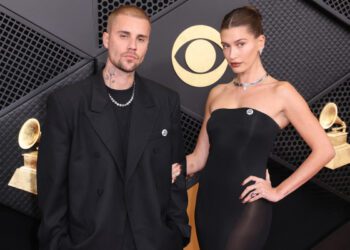 Джастин Бибер бросил бутылку с водой в папарацци во время свидания в Лос-Анджелесе со своей женой Хейли.