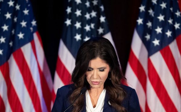 Кристи Ноэм поставила иммиграцию превыше всего остального в обширном портфеле министерства внутренней безопасности. Но это не стало причиной её падения.