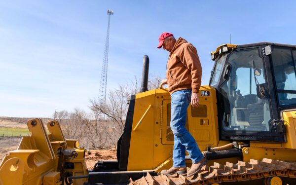 Как «еженедельные поездки в Сан-Франциско и обратно»: в сельских районах Америки онкологические больные сталкиваются с серьезными препятствиями при получении медицинской помощи. Как «еженедельные поездки в Сан-Франциско и обратно»: в сельских районах Америки онкологические больные сталкиваются с серьезными препятствиями при получении медицинской помощи.