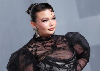 Лола Янг назвала «восстановление после наркотической зависимости» «непрерывным процессом» после своего возвращения на сцену: «Мне стало намного лучше».