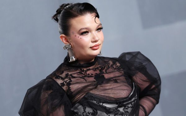 Лола Янг назвала «восстановление после наркотической зависимости» «непрерывным процессом» после своего возвращения на сцену: «Мне стало намного лучше». Лола Янг назвала «восстановление после наркотической зависимости» «непрерывным процессом» после своего возвращения на сцену: «Мне стало намного лучше».