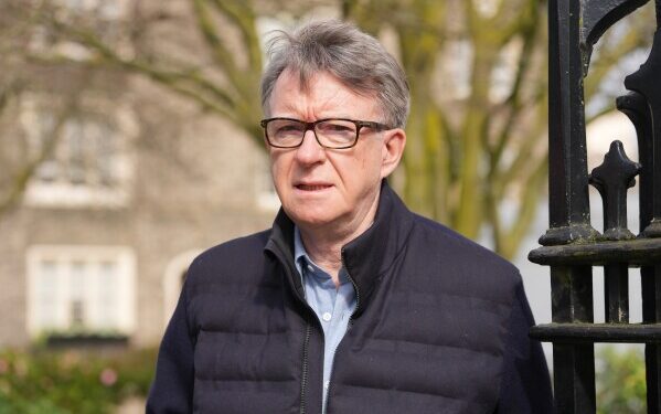 Лорды покидают парламент: Великобритания изгоняет наследственных дворян из парламента после 700 лет существования.