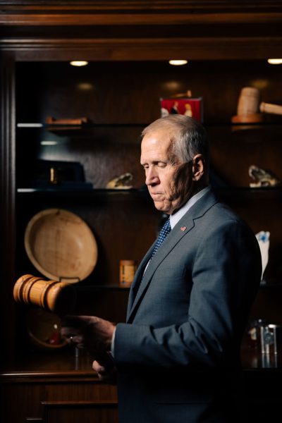 «Я не ворчу, я просто оптимизирую»: Том Тиллис не хочет слышать, что он делает недостаточно для того, чтобы бросить вызов Дональду Трампу.