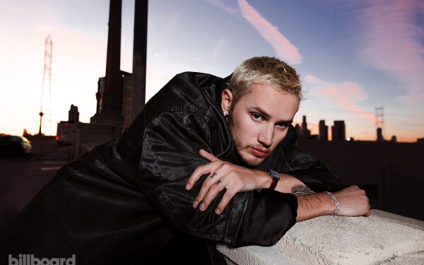 «Я не пытаюсь следовать за тем, что сейчас в тренде»: Мау Пи рассказал о создании своего дебютного альбома в Billboard House на фестивале SXSW. «Я не пытаюсь следовать за тем, что сейчас в тренде»: Мау Пи рассказал о создании своего дебютного альбома в Billboard House на фестивале SXSW.