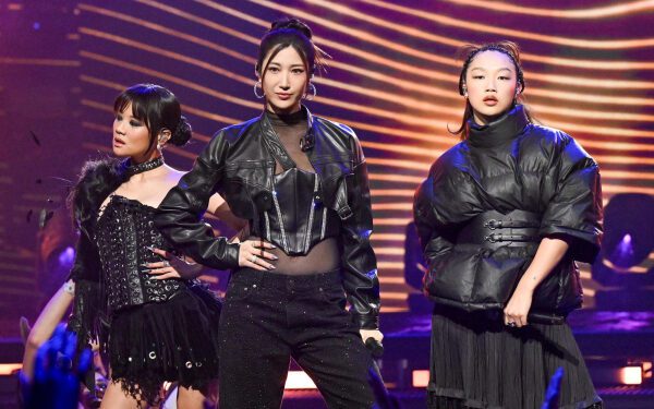 Песни из фильмов «Охотники на демонов» и «Зверополис 2» продолжают лидировать в чартах лучших песен из кино.