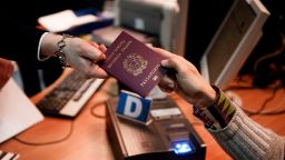 «Мы сделали все, что они хотели»: американские семьи, пострадавшие от ужесточения правил получения гражданства в Италии.