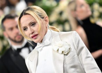 Мадонна, Грейси Абрамс, Джон Ледженд и другие звезды призывают к «немедленному закрытию» центра содержания под стражей ICE.