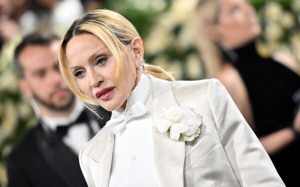 Мадонна, Грейси Абрамс, Джон Ледженд и другие звезды призывают к «немедленному закрытию» центра содержания под стражей ICE. Мадонна, Грейси Абрамс, Джон Ледженд и другие звезды призывают к «немедленному закрытию» центра содержания под стражей ICE.