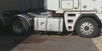 Мужчина, обвиняемый в краже дизельного топлива на сумму 1500 долларов, был вынужден слить его обратно в бак.