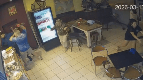 Мужчина в реанимации после драки в пиццерии в Мельбурне.