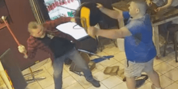 Мужчина в реанимации после драки в пиццерии в Мельбурне.