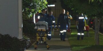 Мужчина застрелен в результате нападения рано утром в западной части Сиднея.