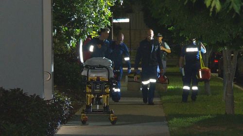 Мужчина застрелен в результате нападения рано утром в западной части Сиднея. Мужчина застрелен в результате нападения рано утром в западной части Сиднея.