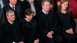 Сторонники легализации марихуаны активизировали борьбу за Вторую поправку в Верховном суде. Сторонники легализации марихуаны активизировали борьбу за Вторую поправку в Верховном суде.