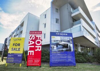 Макс в спешке купил свой первый дом, прежде чем процентная ставка стала серьезной проблемой.