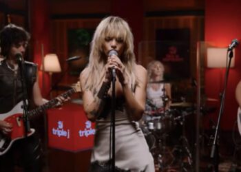 MAY-A представила гранжевую интерпретацию песни Стиви Никс «Edge of Seventeen» в программе Like a Version на радио Triple J.