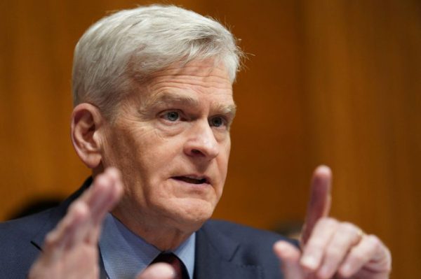 Назначение Минс на должность главного хирурга США застопорилось, поскольку сенаторы ставят под сомнение ее опыт и позицию по вопросам вакцинации.