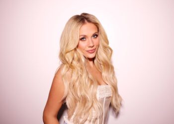 Меган Морони на седьмом небе от счастья из-за своего первого альбома, занявшего первое место в чарте Billboard 200: «Мечта сбылась». Меган Морони на седьмом небе от счастья из-за своего первого альбома, занявшего первое место в чарте Billboard 200: «Мечта сбылась».