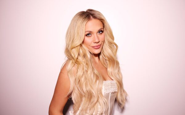 Меган Морони на седьмом небе от счастья из-за своего первого альбома, занявшего первое место в чарте Billboard 200: «Мечта сбылась».