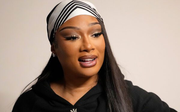 Меган Ти Стэллион взяла собаку из приюта, находившуюся в списке на эвтаназию, узнав о существовании приютов для животных, где животных усыпляют: «Это безумие». Меган Ти Стэллион взяла собаку из приюта, находившуюся в списке на эвтаназию, узнав о существовании приютов для животных, где животных усыпляют: «Это безумие».