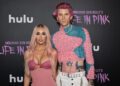 MGK с вожделением комментирует откровенные фотографии Меган Фокс: «Рад, что у нас родился ребенок».