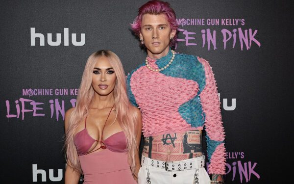 MGK с вожделением комментирует откровенные фотографии Меган Фокс: «Рад, что у нас родился ребенок».