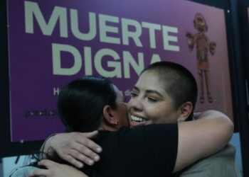 Мигранты идут маршем из южной Мексики, протестуя против задержек и требуя разрешения на работу.