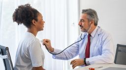 Ещё миллионы людей могут нуждаться в начале приёма препаратов, снижающих уровень холестерина, уже в возрасте 30 лет. Вот почему.