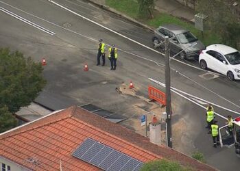 Более 20 000 объектов недвижимости пострадали в результате прорыва трубопровода у берегов Сиднейской гавани.