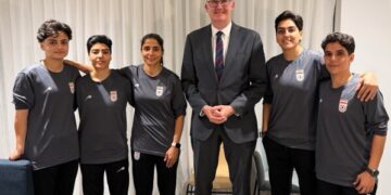 Большинство игроков женской сборной Ирана по футболу покинули Австралию, отказавшись от предложенного в последний момент в аэропорту убежища.