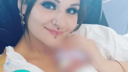 Убийца получил пожизненное заключение за нанесение ножевых ранений и поджог своей девушки.