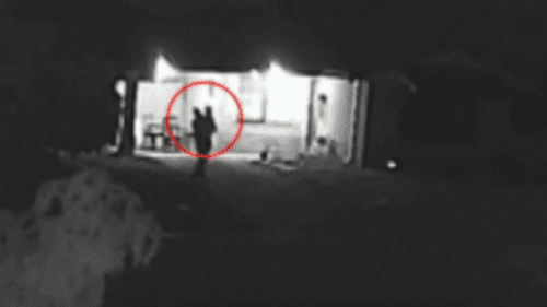 Убийца получил пожизненное заключение за нанесение ножевых ранений и поджог своей девушки.