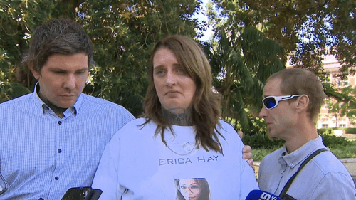 Убийца получил пожизненное заключение за нанесение ножевых ранений и поджог своей девушки.