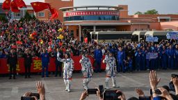 НАСА объявляет о новой миссии на Марс и пересматривает цели освоения Луны.