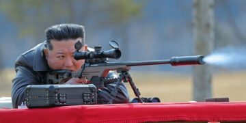 Сестра северокорейского лидера критикует США и Южную Корею за проведение совместных учений.