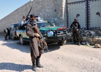 Пакистан заявляет, что примет у себя переговоры между США и Ираном, в то время как Иран предупреждает, что американские сухопутные войска будут «подожжены». Пакистан заявляет, что примет у себя переговоры между США и Ираном, в то время как Иран предупреждает, что американские сухопутные войска будут «подожжены».