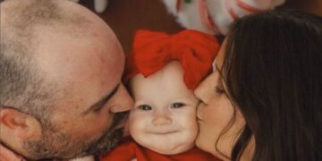 Полиция рассматривает смерть матери и новорожденной дочери как подозрительную.