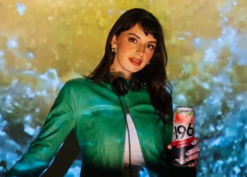 Ребекка Блэк рассказывает о новой музыке: вступление в эпоху «более тяжелого, жесткого, быстрого и громкого» звучания.