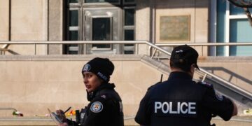 Студенты ROTC из Университета Олд Доминион обезвредили и уничтожили стрелка, в результате чего один человек погиб и двое получили ранения.