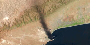 Спутниковые снимки начинают показывать разрушения, причиненные войной в Иране.