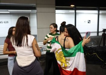 Высокопоставленный представитель иранской общины заявляет, что все больше футболистов ищут убежища.