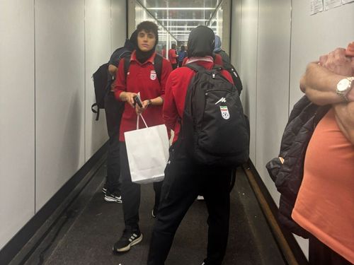 Высокопоставленный представитель иранской общины заявляет, что все больше футболистов ищут убежища.