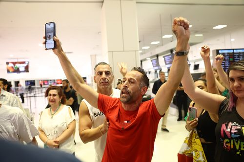 Высокопоставленный представитель иранской общины заявляет, что все больше футболистов ищут убежища.