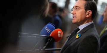 Правительство Испании отрицает сотрудничество с операциями США на Ближнем Востоке, что противоречит заявлениям Белого дома.