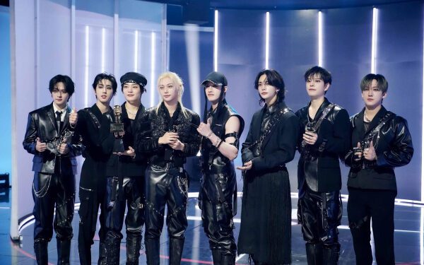 Участник Stray Kids Сынмин получил травму лодыжки, предстоящие выступления будут "ограниченными".