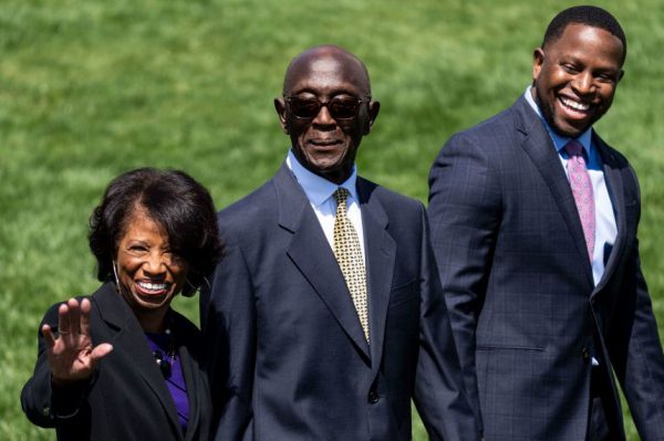 Судьи Верховного суда рассмотрят будущее гражданства по рождению. Вот как их семьи попали в Америку.