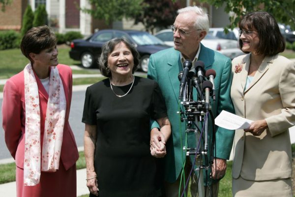 Судьи Верховного суда рассмотрят будущее гражданства по рождению. Вот как их семьи попали в Америку.